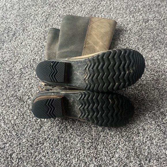 Sorel boots - Picture 3 of 3